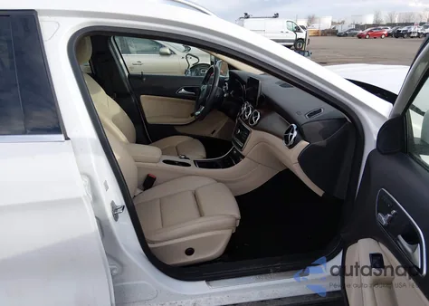 2020 Mercedes-Benz Gla 250 4Matic z USA, uszkodzony, nr VIN WDCTG4GB1LU024385